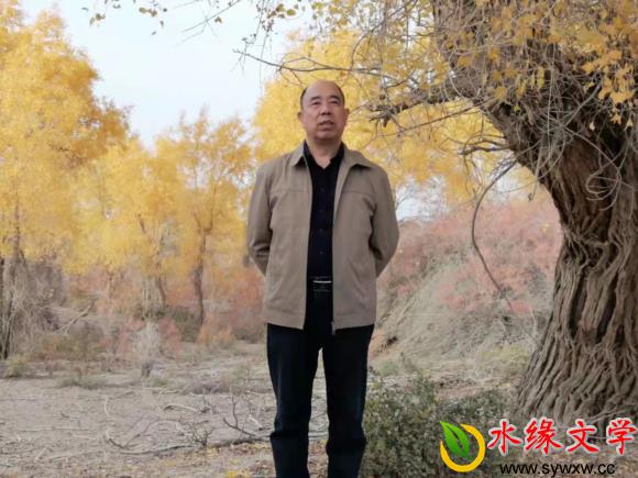 秋日看胡杨---郭群杰.jpg 秋日看胡杨---郭群杰.jpg