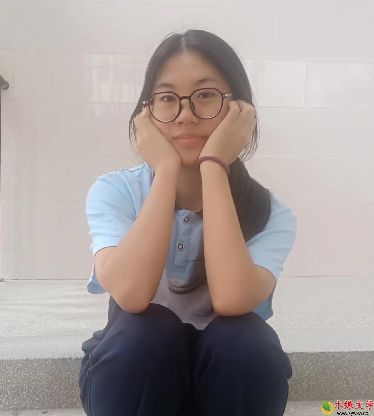 何香丽.jpg 何香丽.jpg