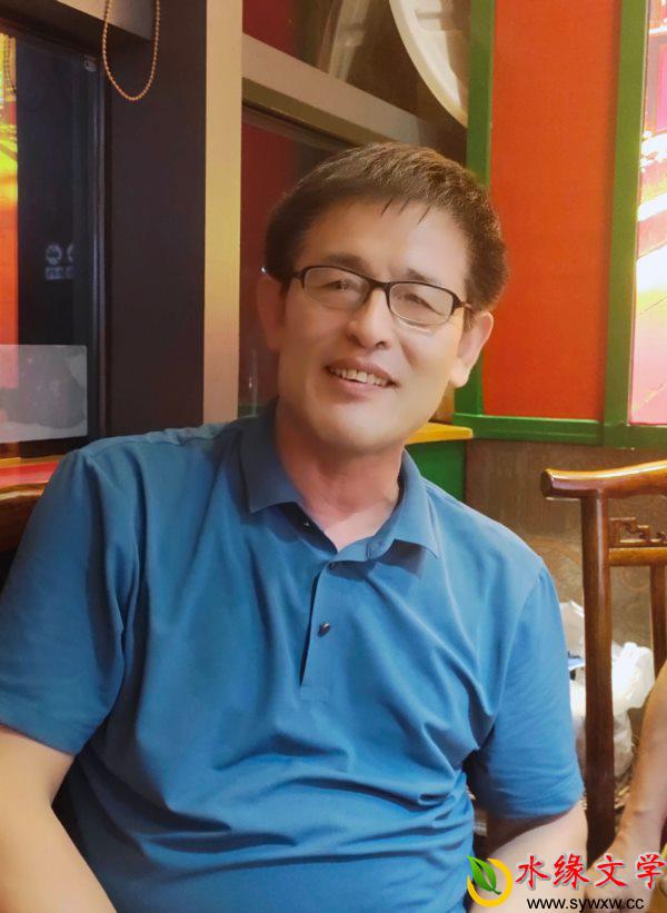 胡丽华.jpg 胡丽华.jpg