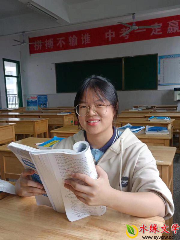 杨婧.jpg 杨婧.jpg
